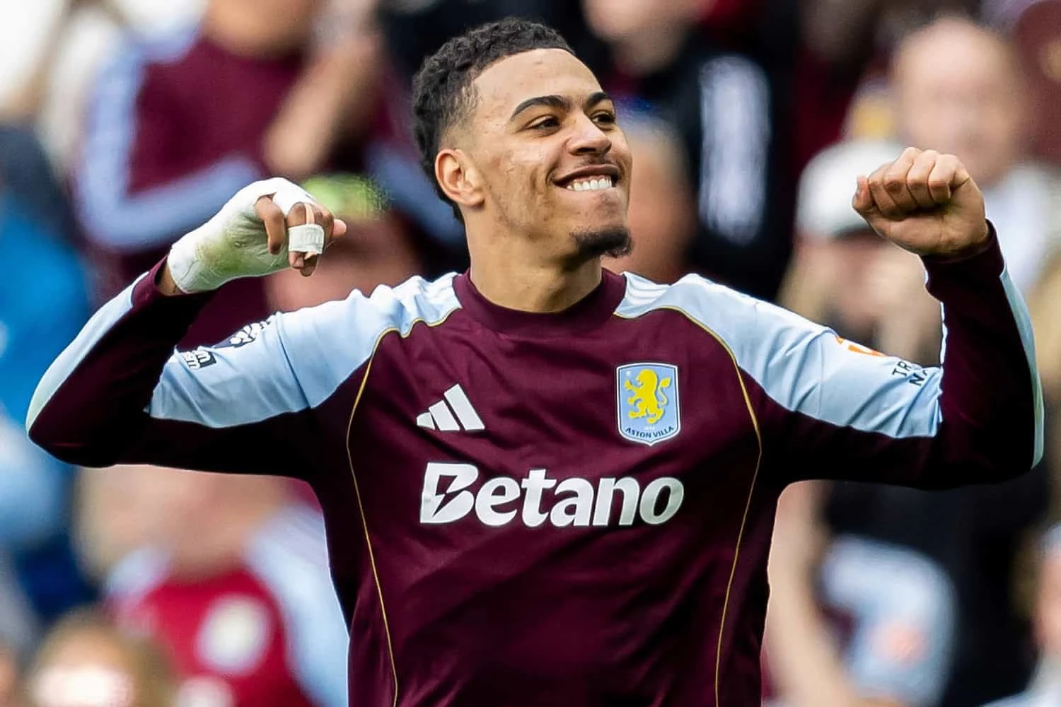 Manchester United makes formal contact with Aston Villa regarding Morgan Rogers transfer deal